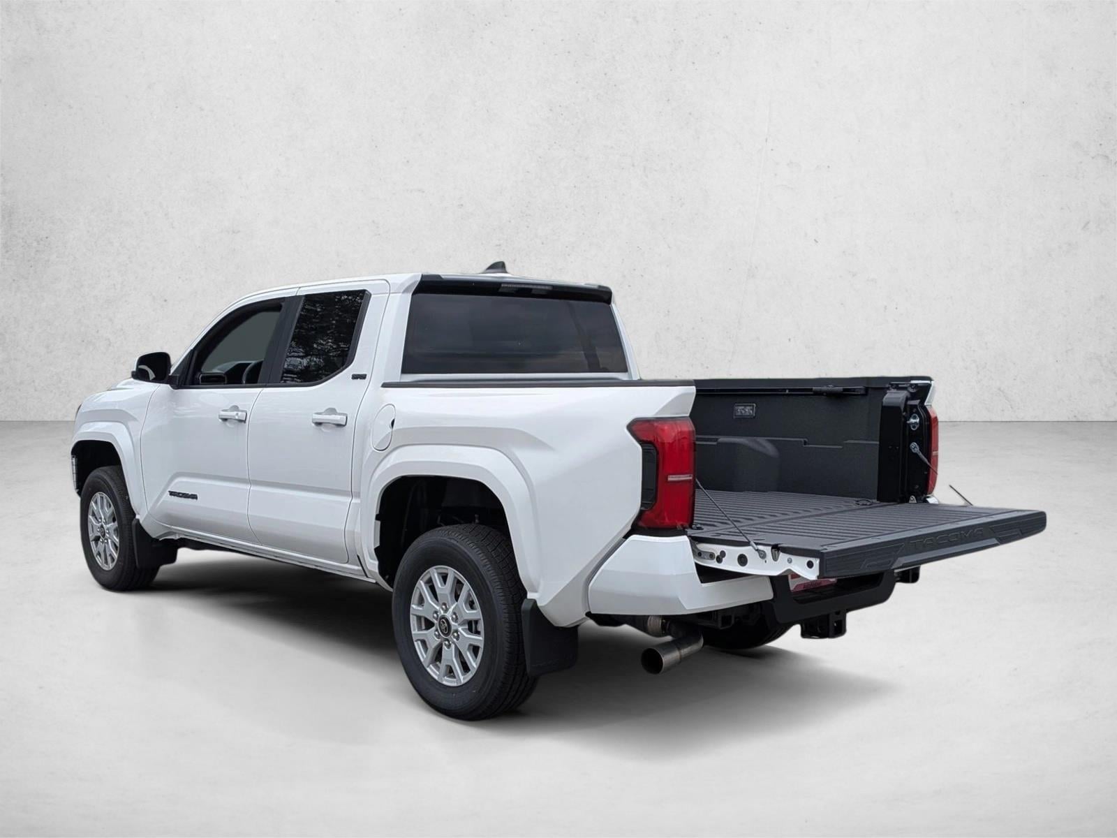 2026 Toyota Tacoma SR5 - Photo 8