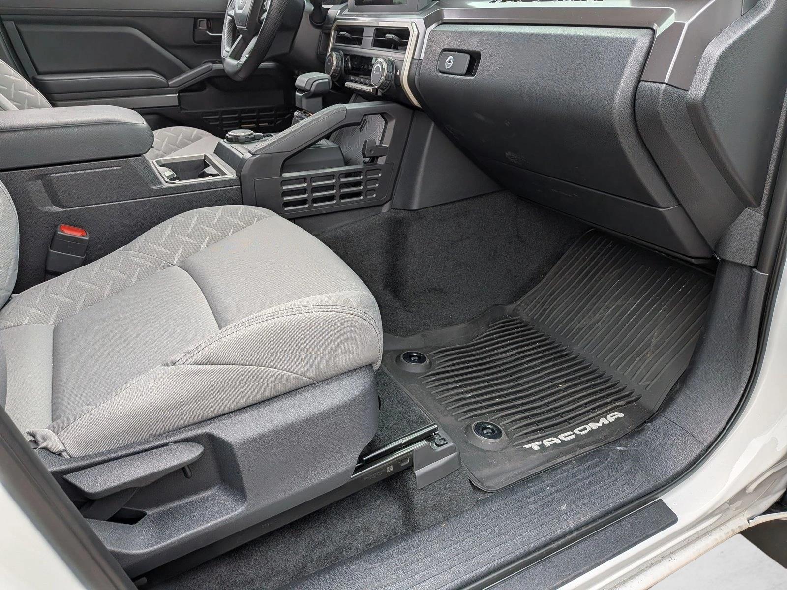 2026 Toyota Tacoma SR5 - Photo 15