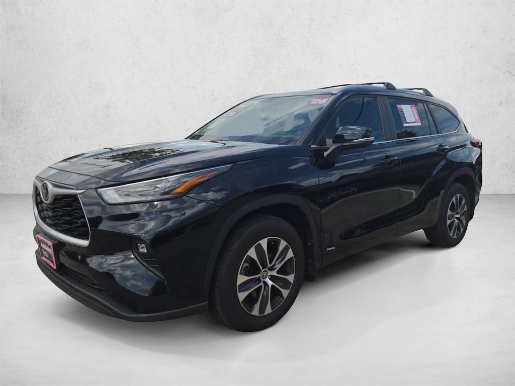 Used 2026 Toyota Highlander Hybrid XLE SUV