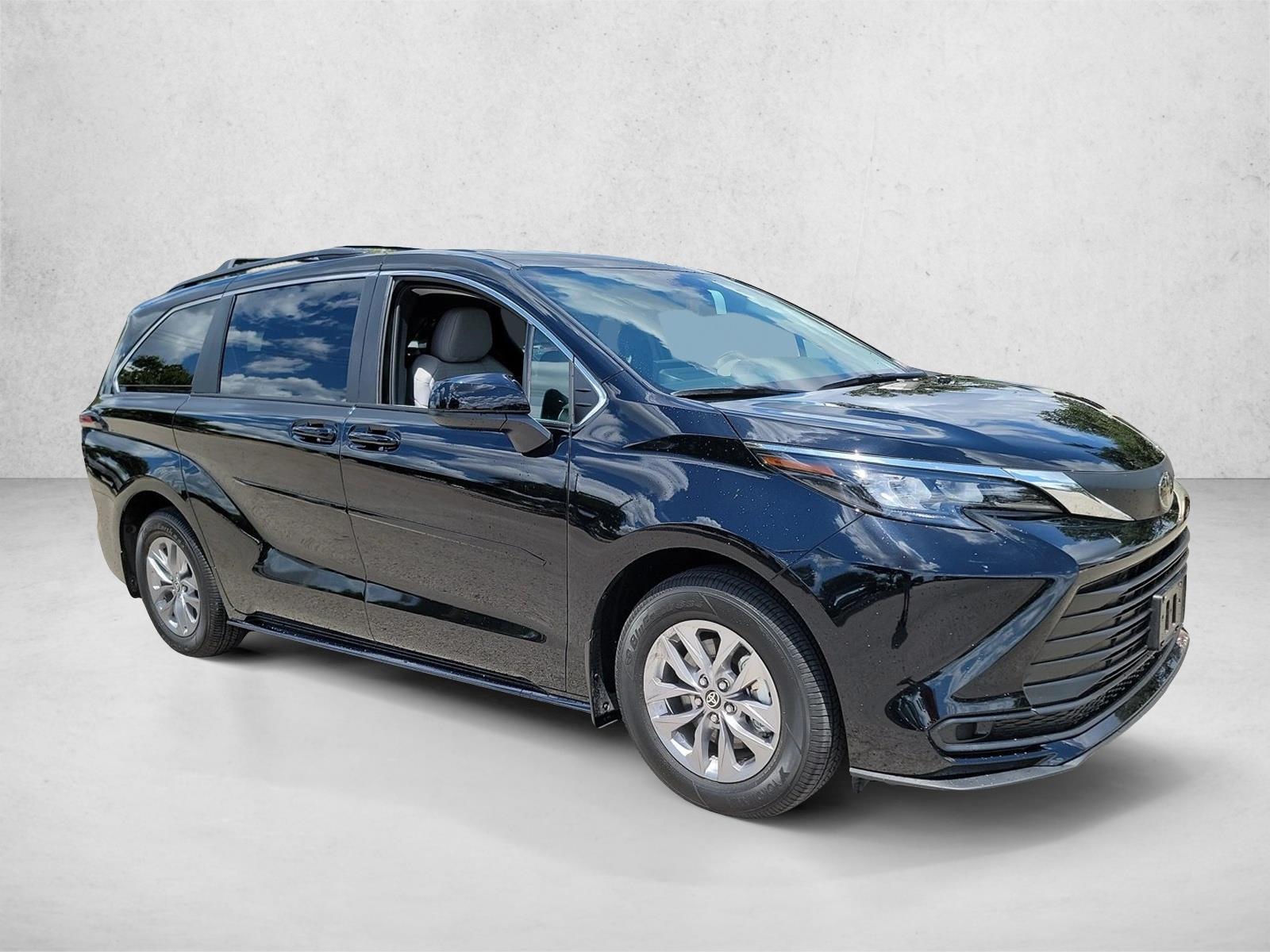 Used 2026 Toyota Sienna LE 8 Passenger Van Passenger Van