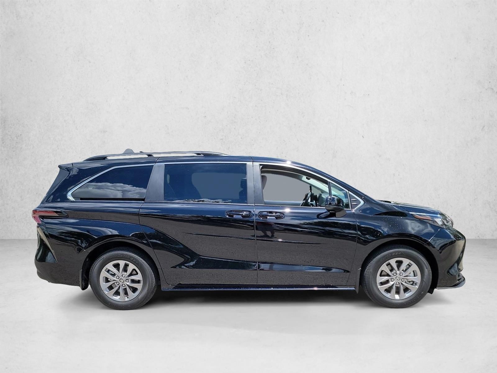 Used 2026 Toyota Sienna LE 8 Passenger Van Passenger Van