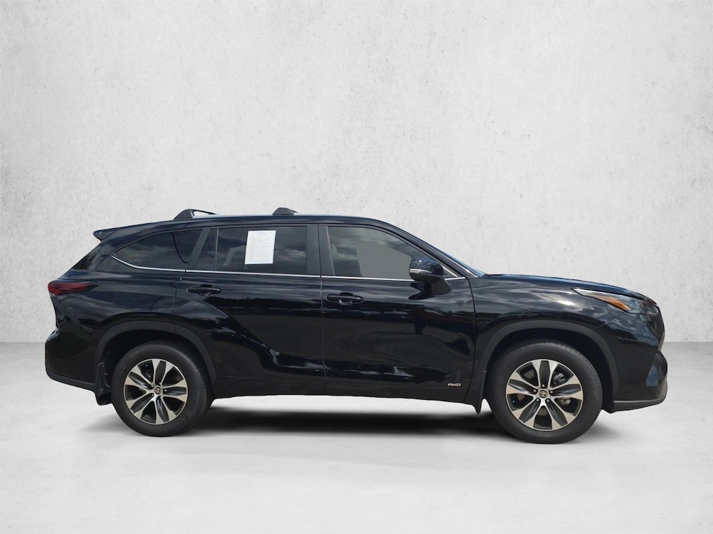 Used 2026 Toyota Highlander Hybrid XLE SUV