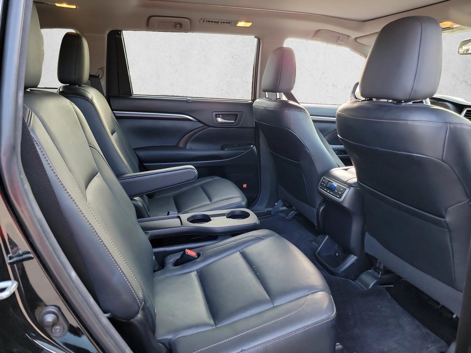 2015 Toyota Highlander Limited Platinum V6 SUV, photo 16