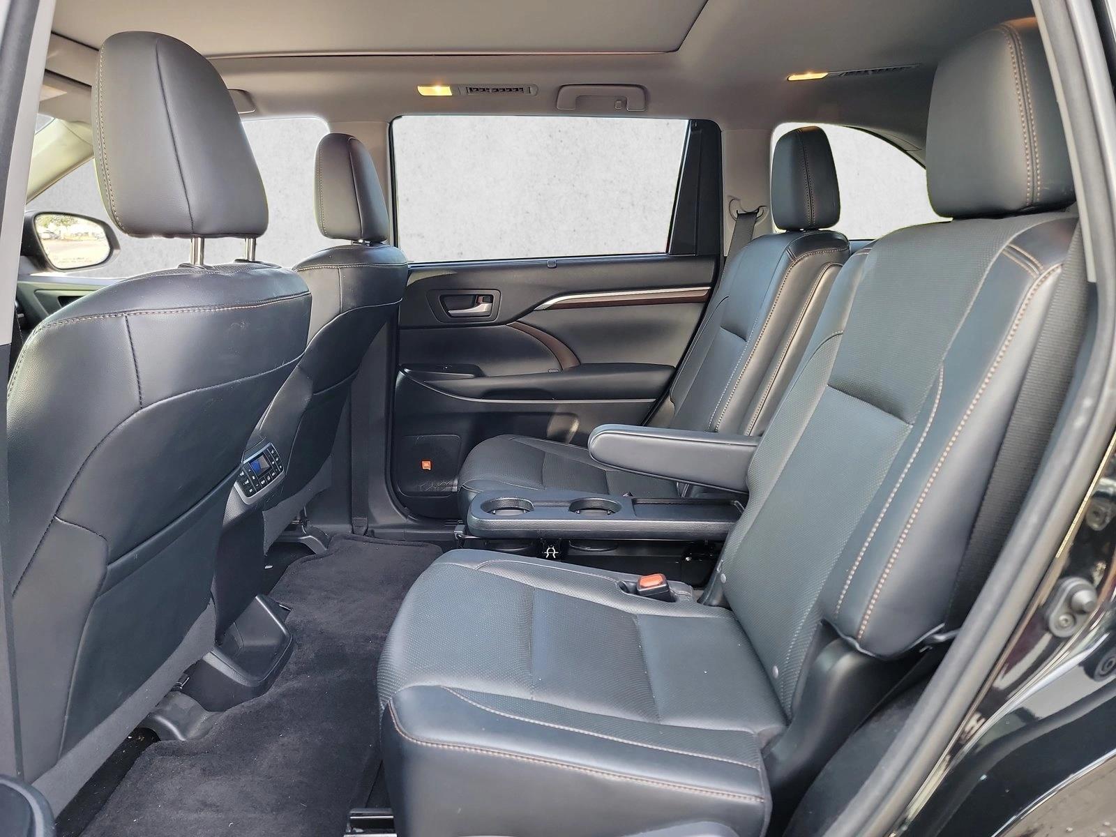 2015 Toyota Highlander Limited Platinum V6 SUV, photo 14