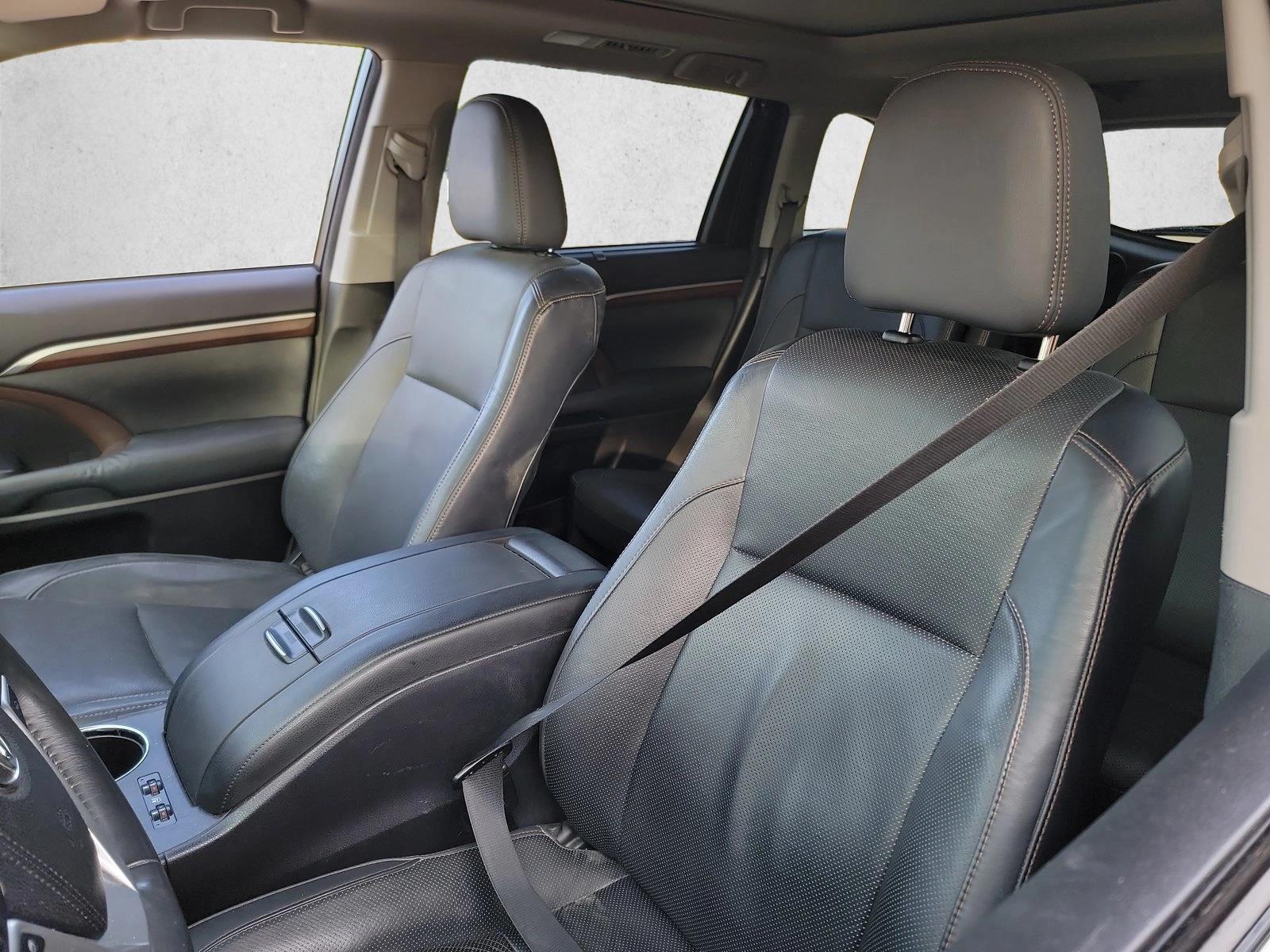 2015 Toyota Highlander Limited Platinum V6 SUV, photo 13