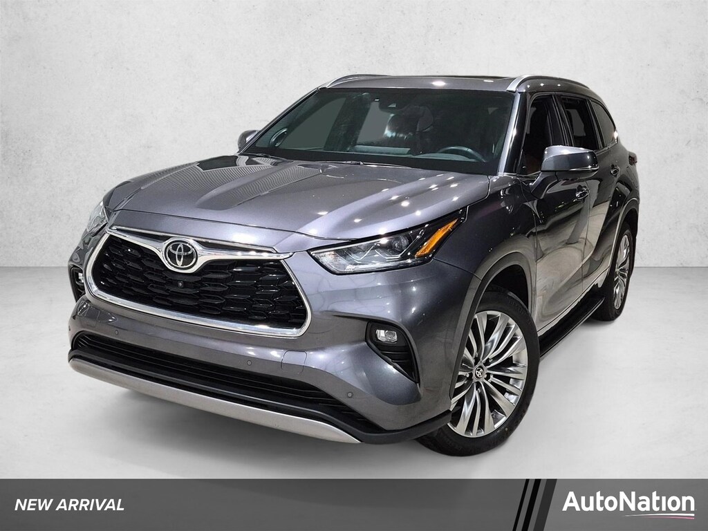 Used 2024 Toyota Highlander Platinum SUV