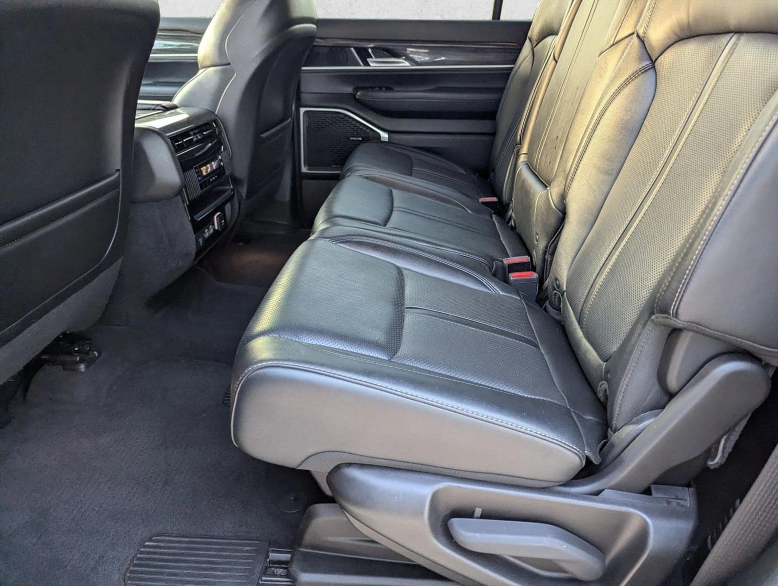 2022 Jeep Wagoneer Series II - Photo 16