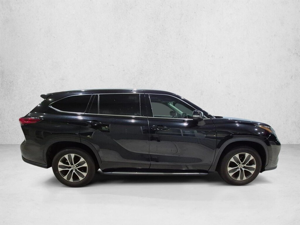 Used 2022 Toyota Highlander XLE SUV
