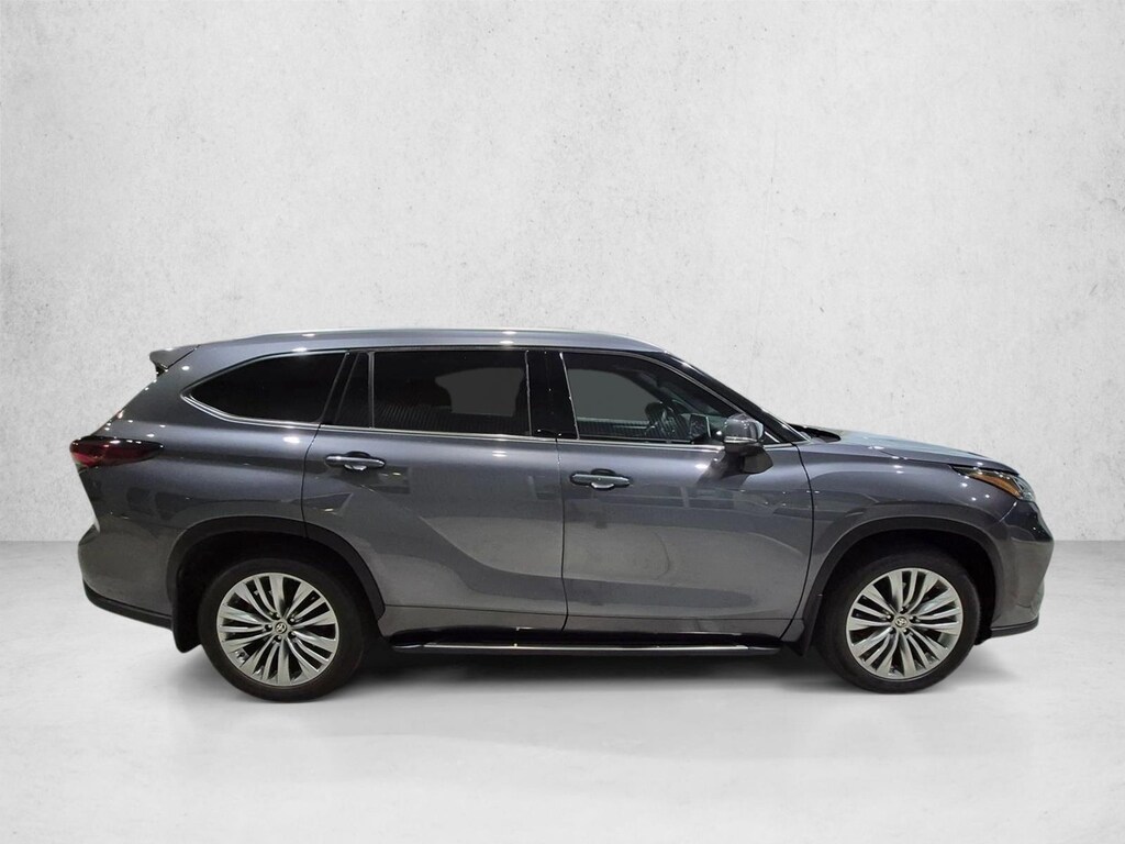 Used 2024 Toyota Highlander Platinum SUV