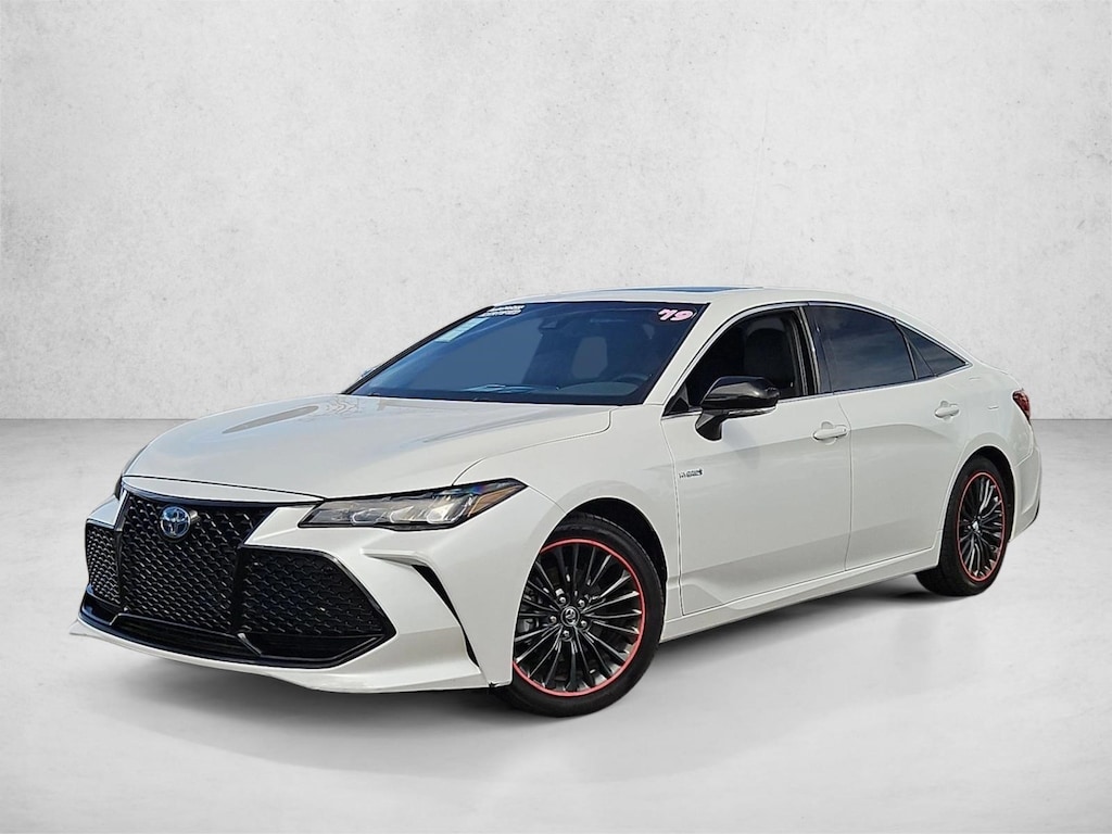 Used 2019 Toyota Avalon Hybrid XSE Sedan