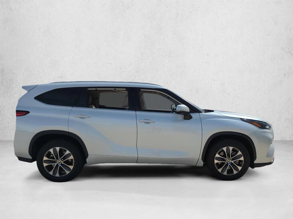 Used 2022 Toyota Highlander XLE SUV