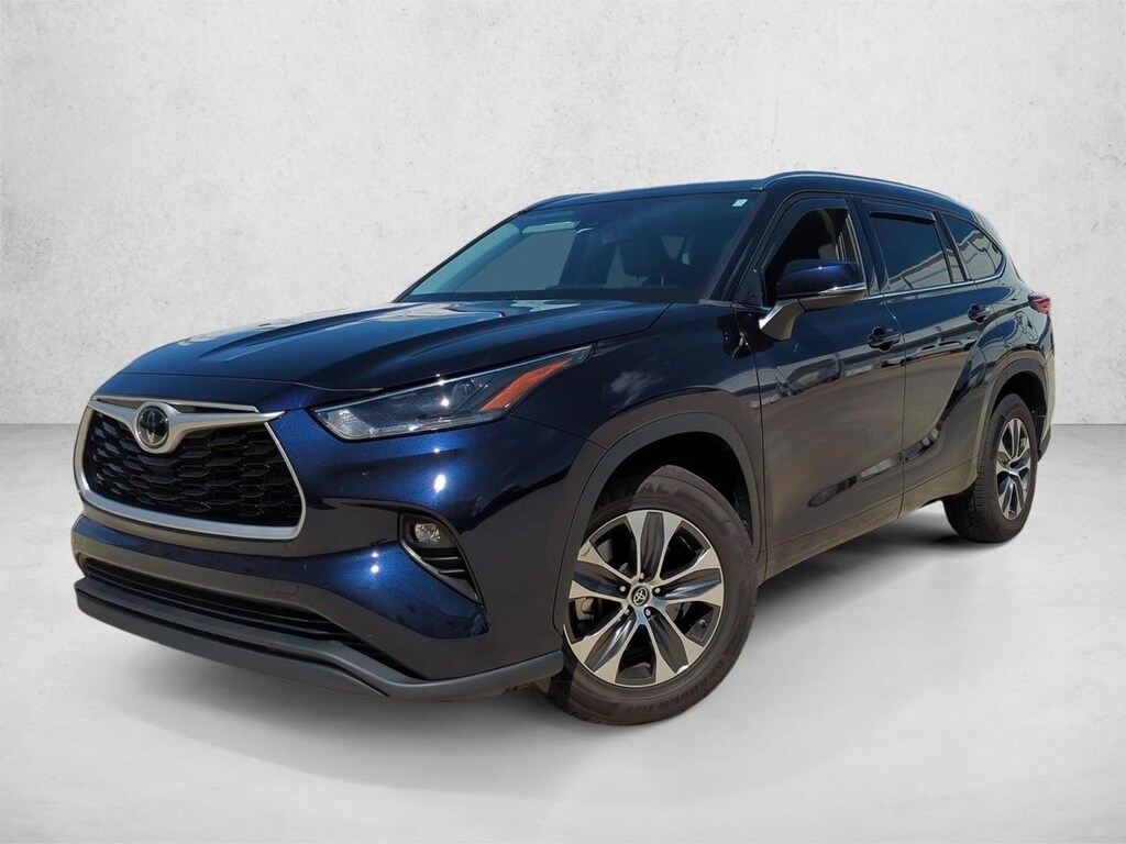 Used 2021 Toyota Highlander XLE SUV