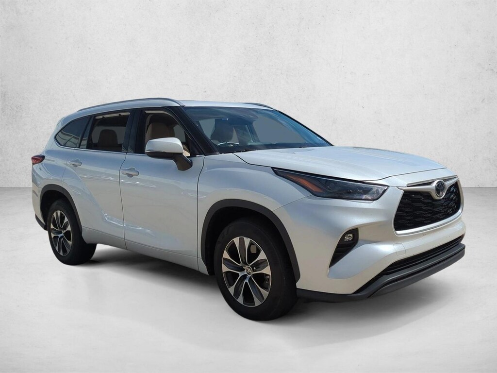 Used 2022 Toyota Highlander XLE SUV