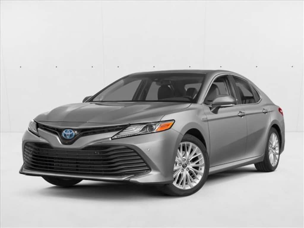 Used 2018 Toyota Camry Hybrid SE Sedan