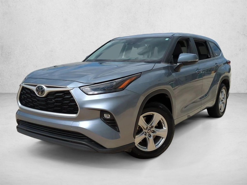 Used 2024 Toyota Highlander LE SUV