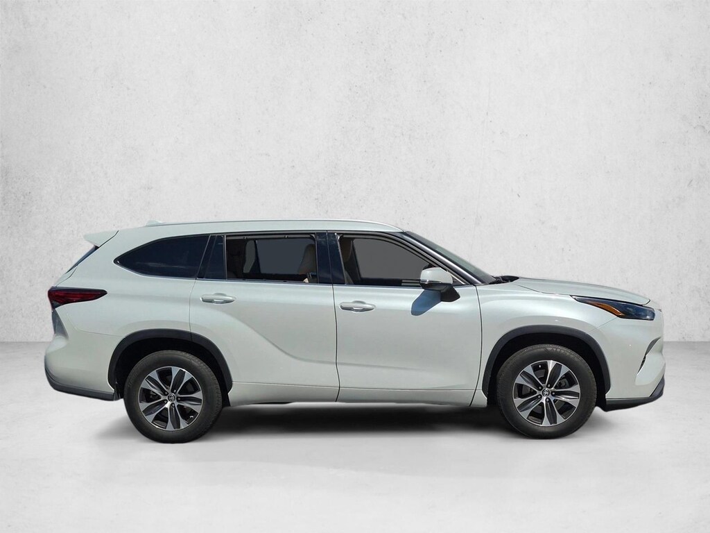 Used 2022 Toyota Highlander XLE SUV