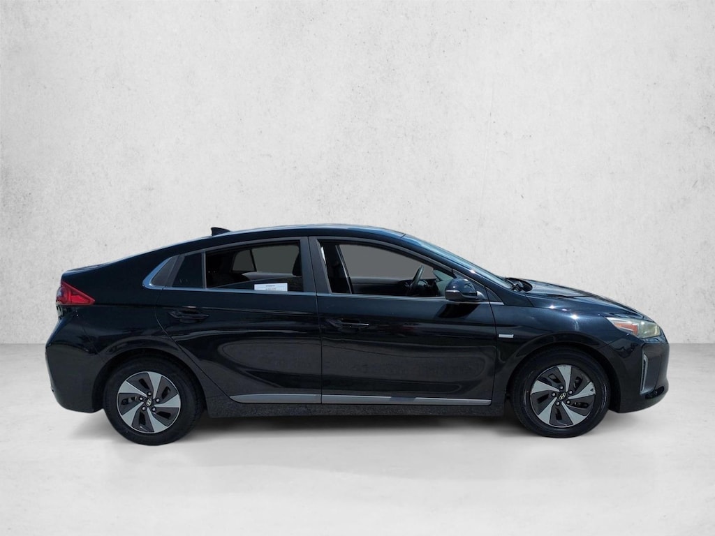 Used 2017 Hyundai Ioniq Hybrid SEL Hatchback