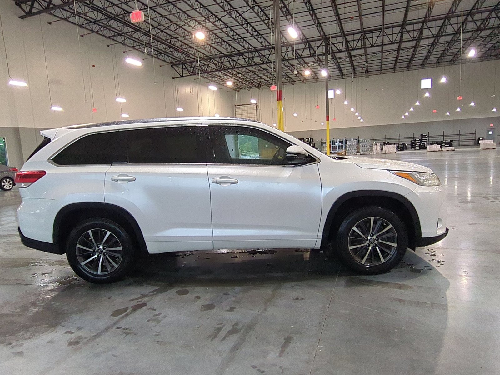 Used 2017 Toyota Highlander XLE V6 SUV