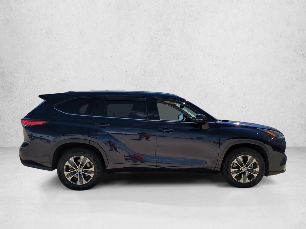Used 2021 Toyota Highlander XLE SUV