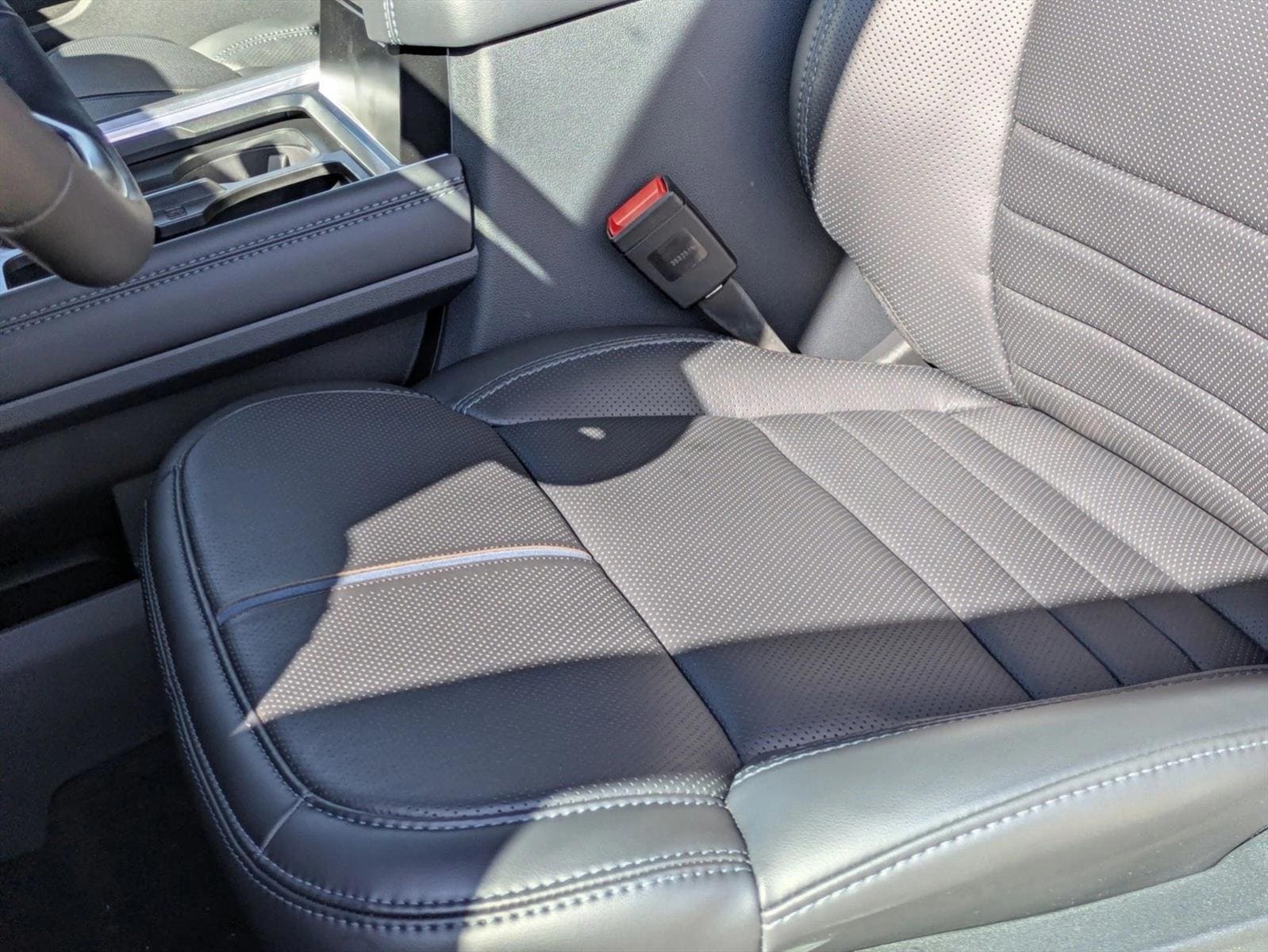 2026 Ford F-250 Super Duty Platinum - Photo 4