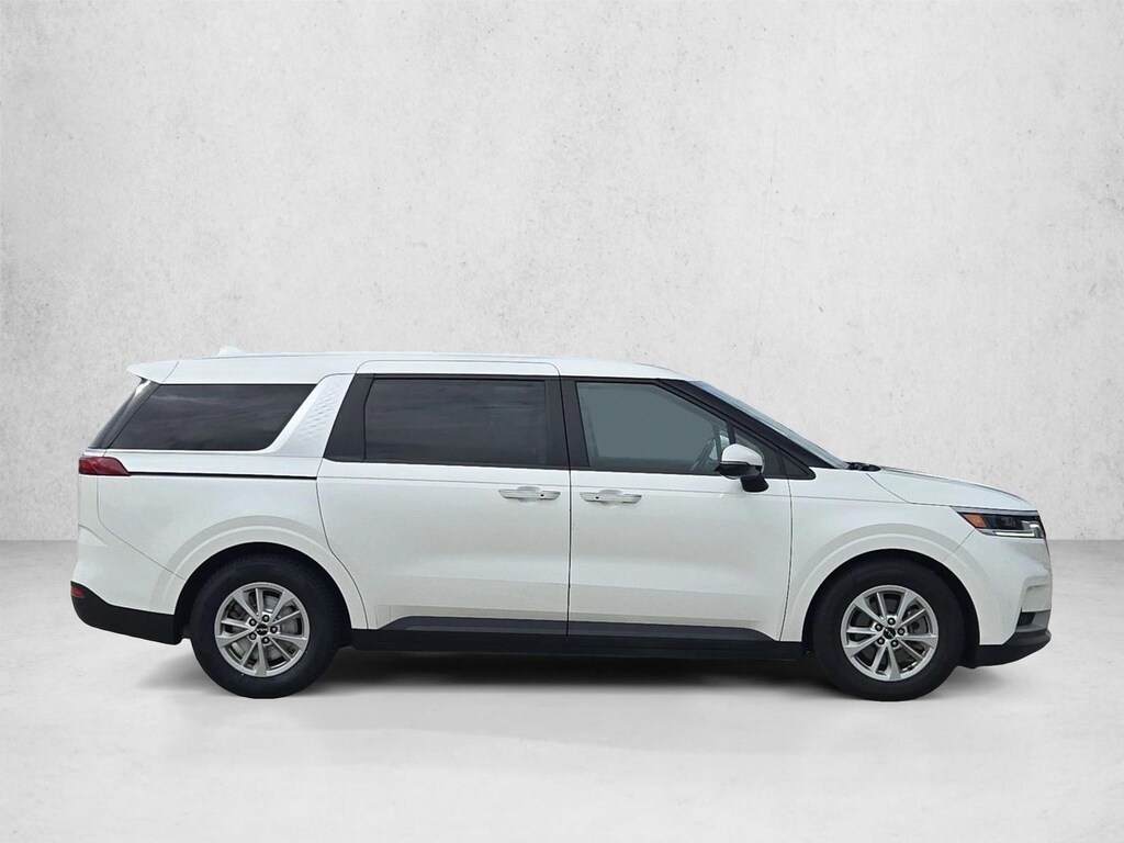 Used 2022 Kia Carnival LX Mini-van Passenger