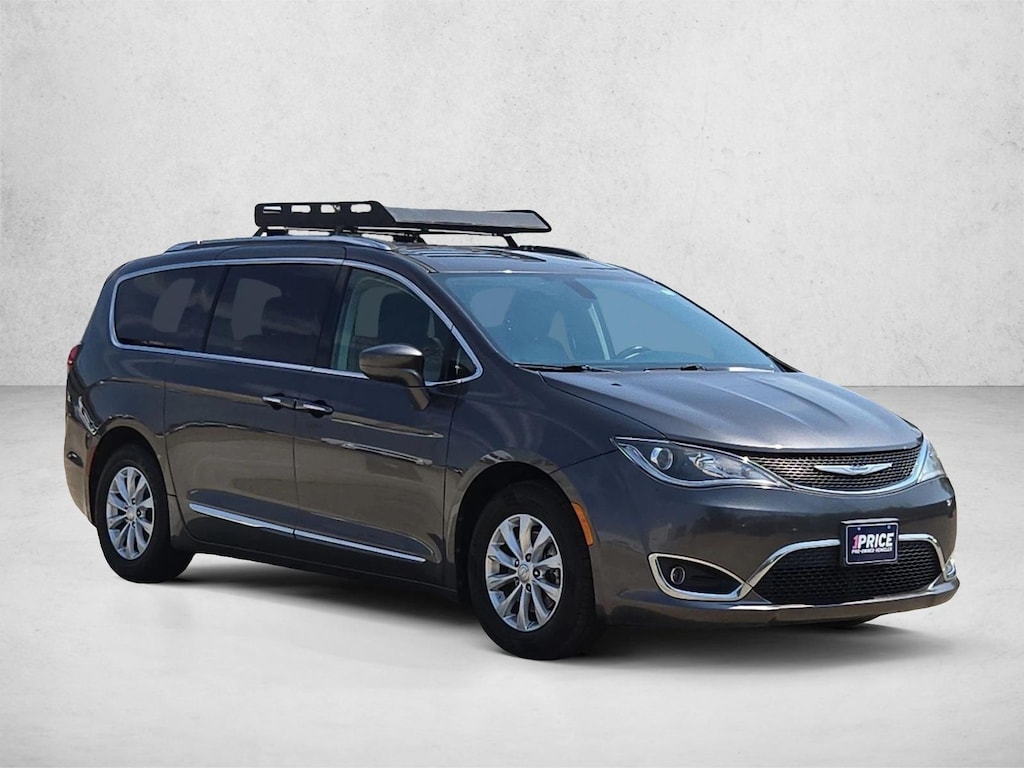 Used 2018 Chrysler Pacifica Touring L Mini-van Passenger