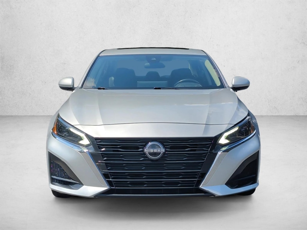 Used 2024 Nissan Altima 2.5 SV 4dr Car