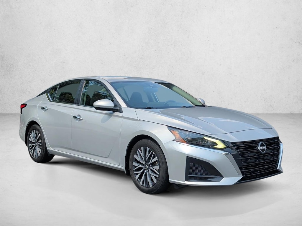 Used 2024 Nissan Altima 2.5 SV 4dr Car