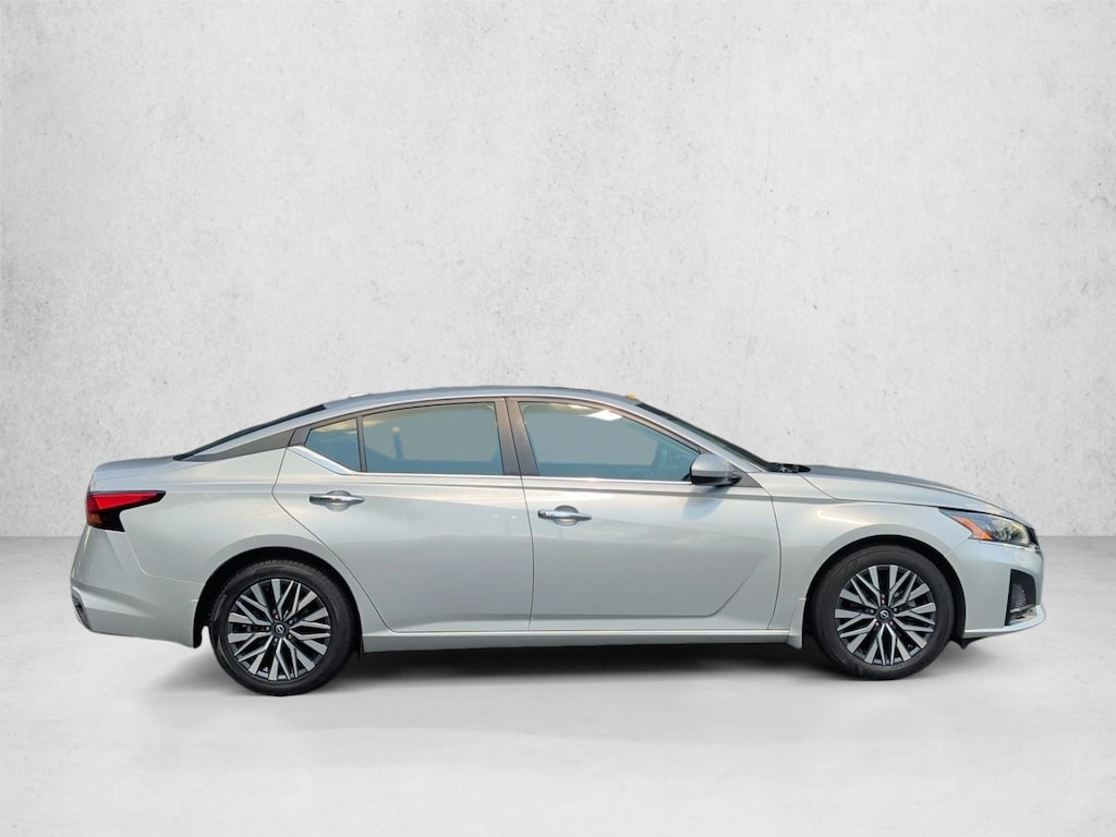 Used 2024 Nissan Altima 2.5 SV 4dr Car