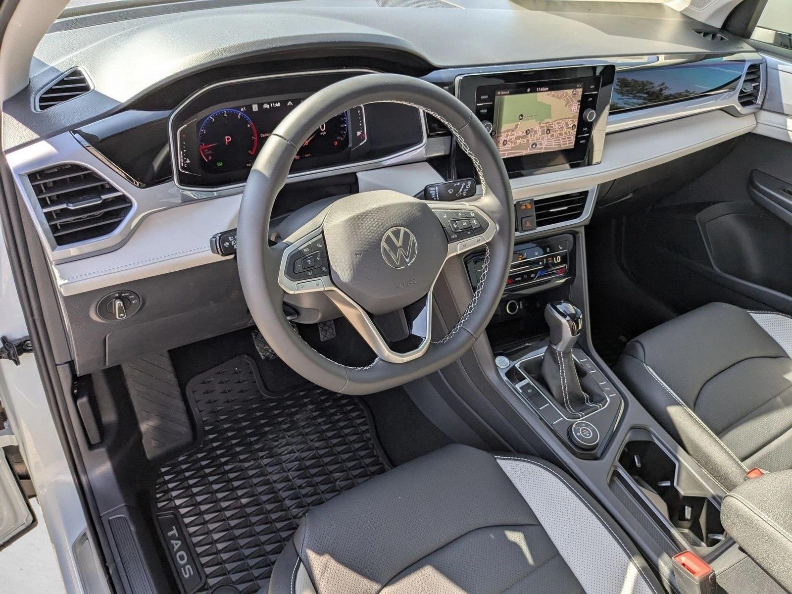 2025 Volkswagen Taos SEL - Photo 3