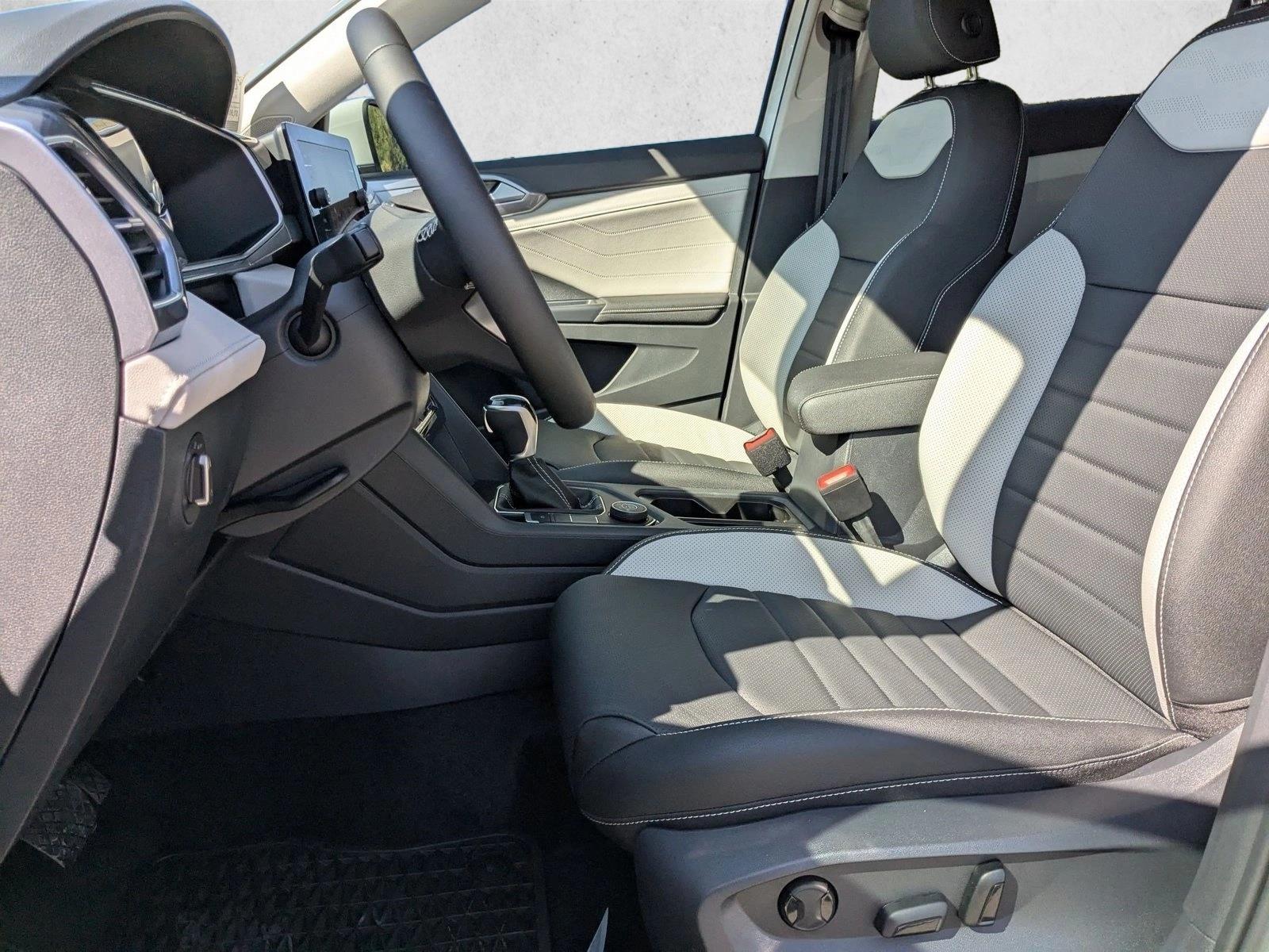 2025 Volkswagen Taos SEL - Photo 4