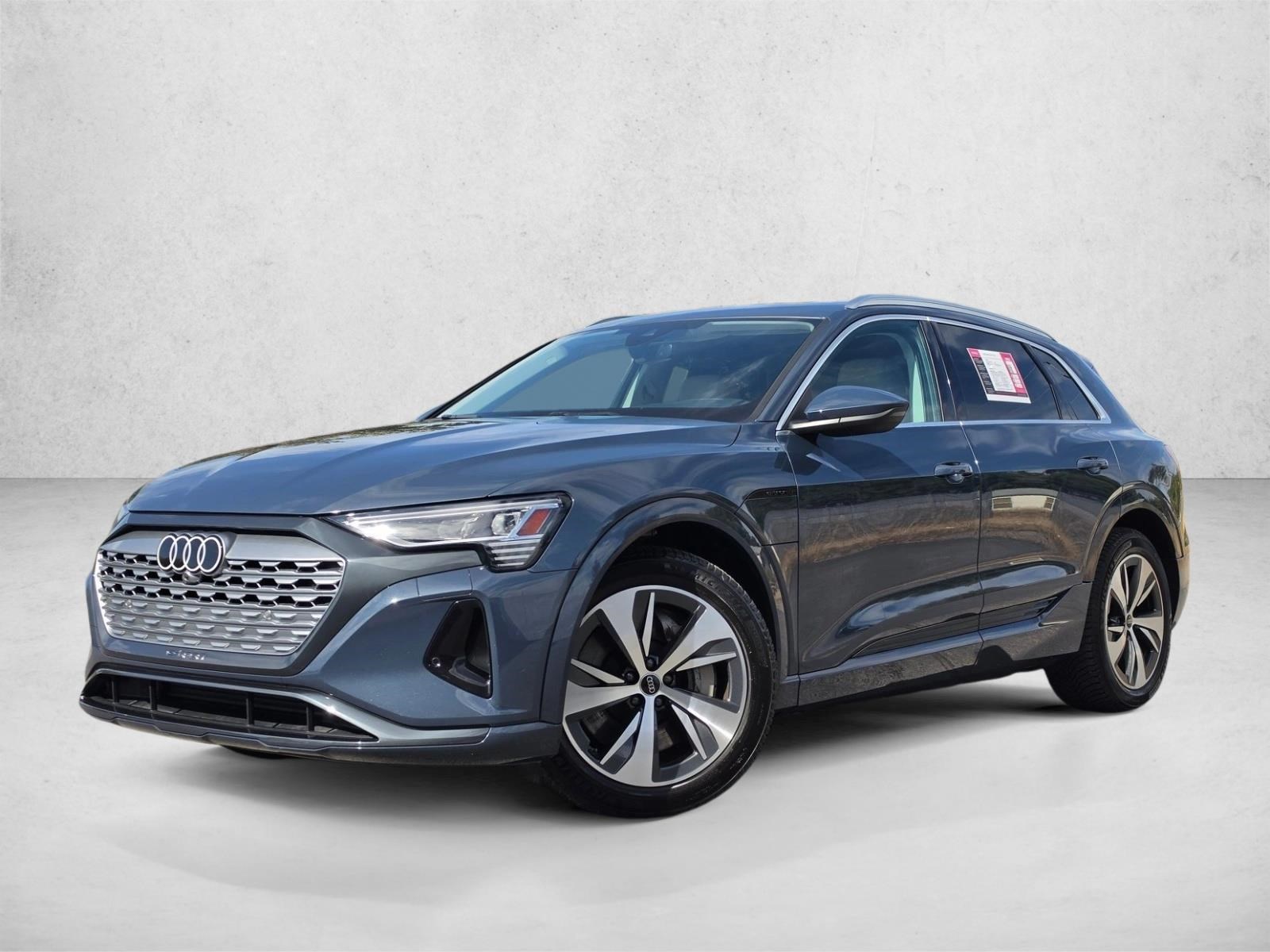 Audi Q8 e-tron
