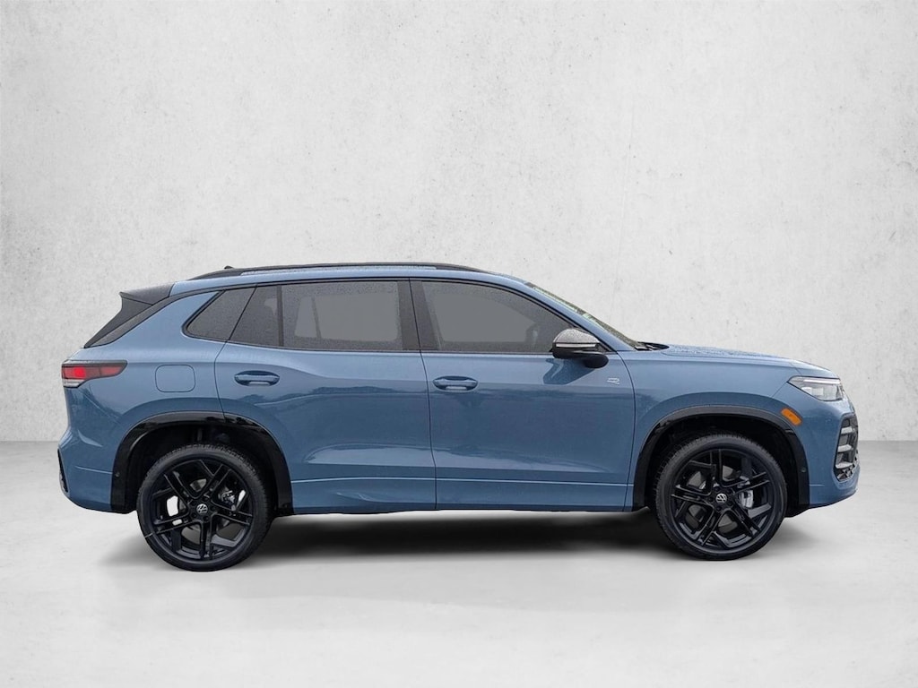 New 2026 Volkswagen Tiguan SE R-Line Black SUV