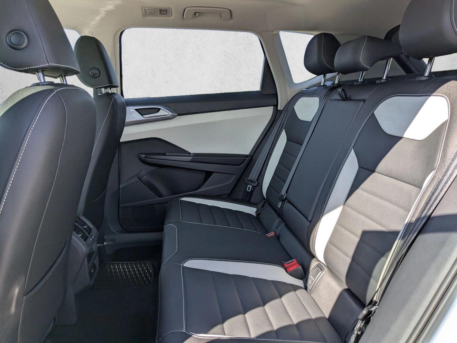 2025 Volkswagen Taos SEL - Photo 17