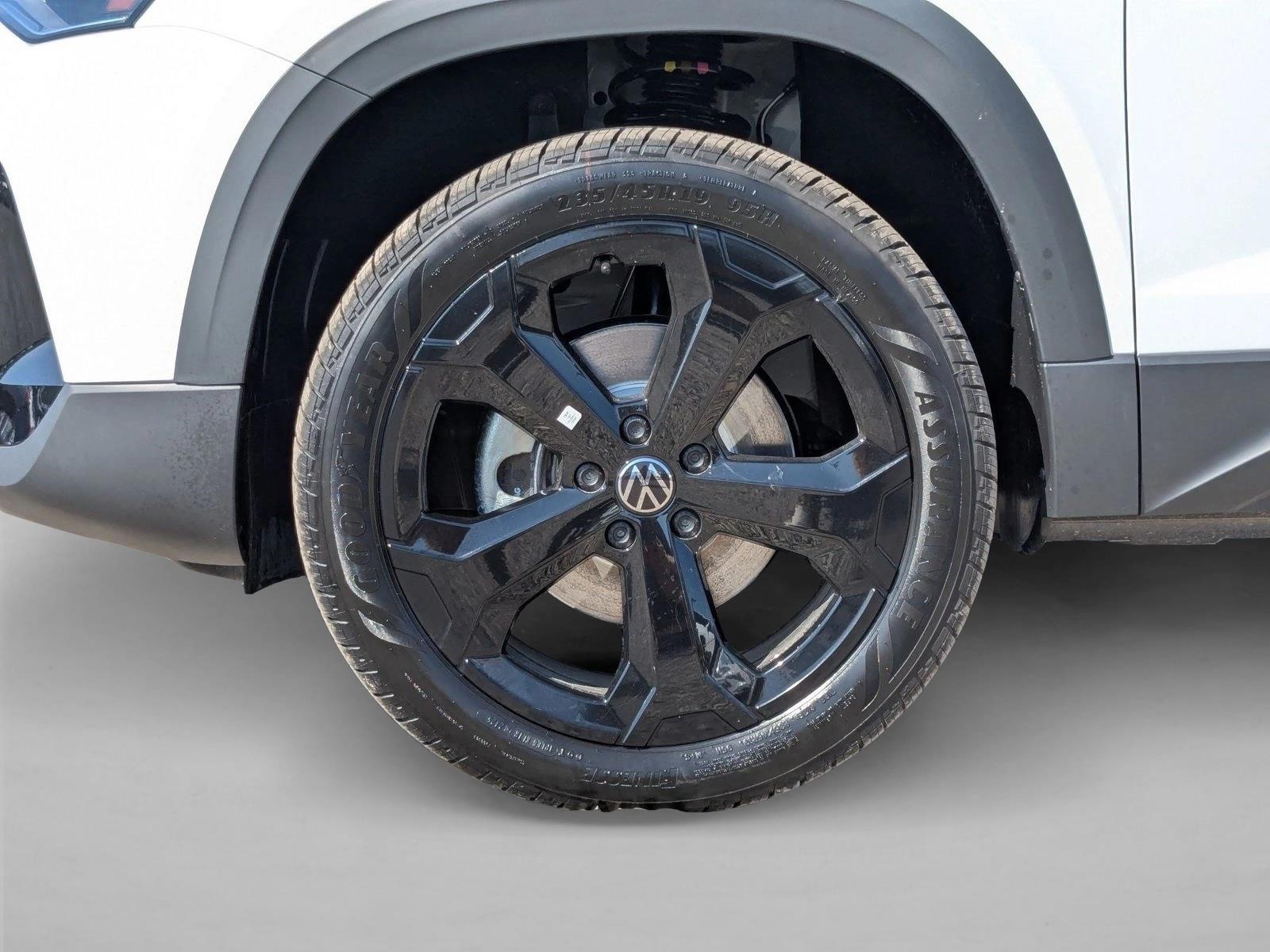2025 Volkswagen Taos SEL - Photo 10