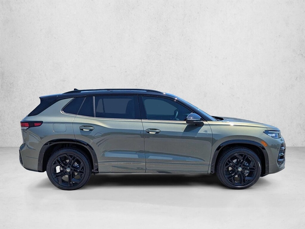 New 2026 Volkswagen Tiguan SE R-Line Black SUV