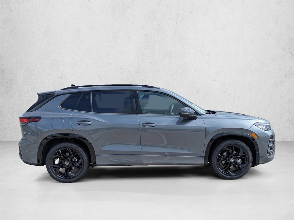 New 2026 Volkswagen Tiguan SE R-Line Black SUV