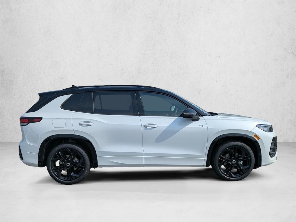 New 2026 Volkswagen Tiguan SE R-Line Black SUV