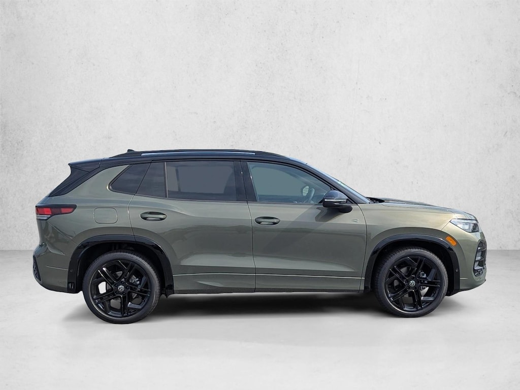 New 2026 Volkswagen Tiguan SE R-Line Black SUV