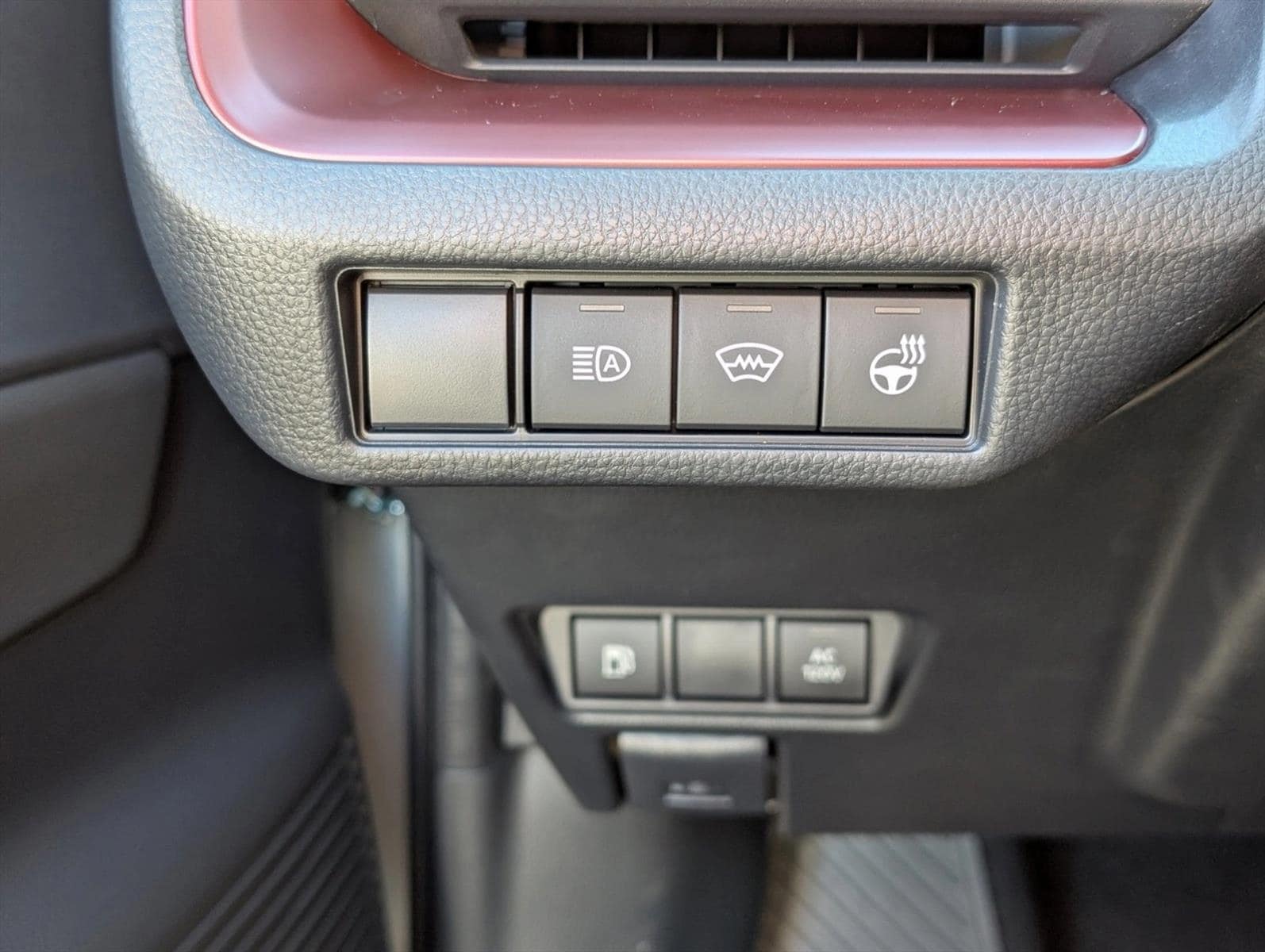 2026 Toyota Prius Plug-in Hybrid XSE - Photo 16