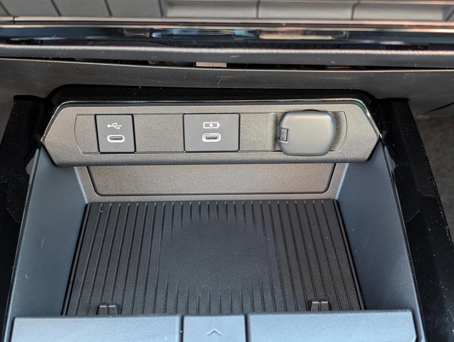 2026 Toyota Prius Plug-in Hybrid XSE - Photo 22