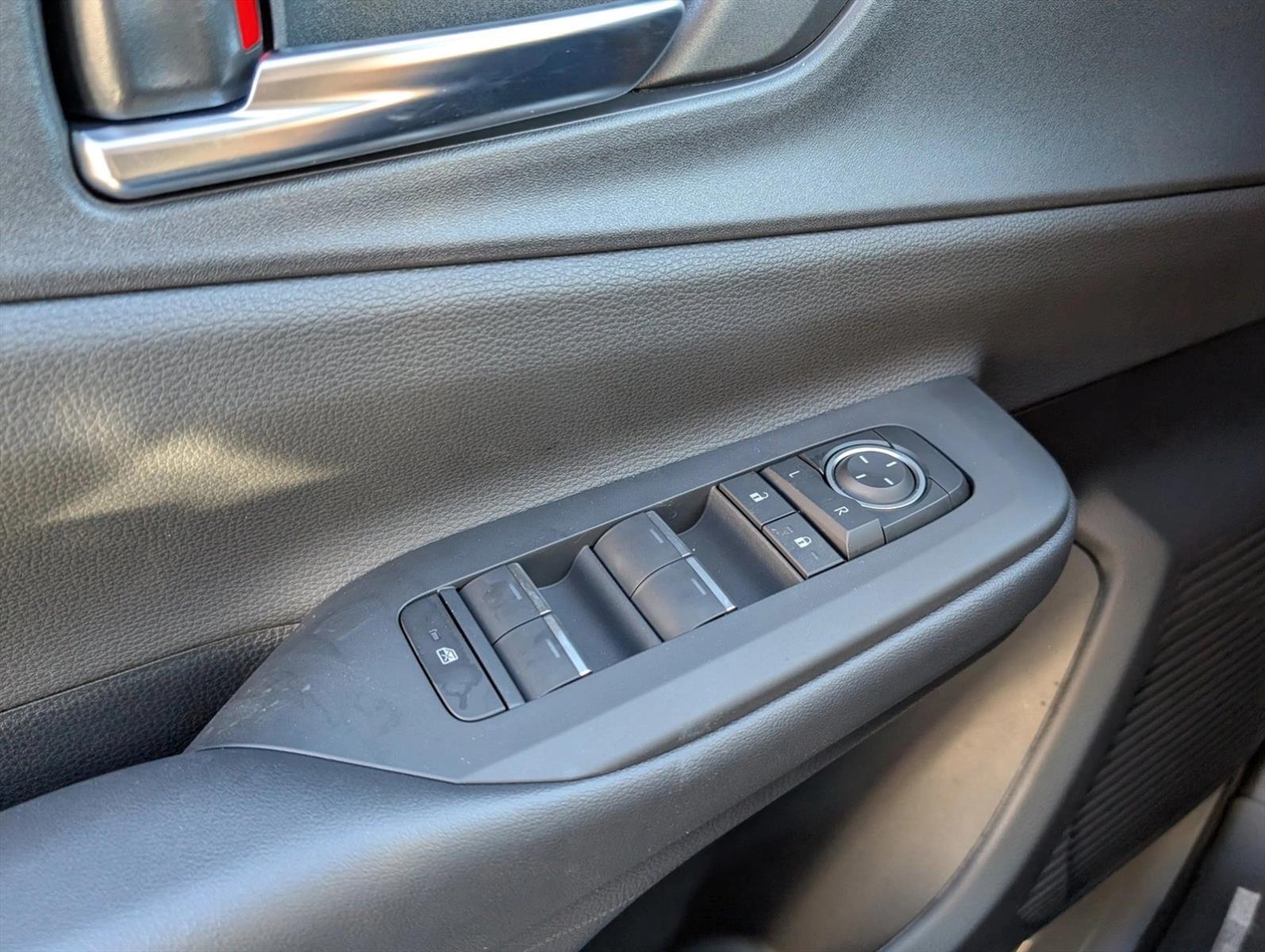 2026 Toyota Prius Plug-in Hybrid XSE - Photo 14