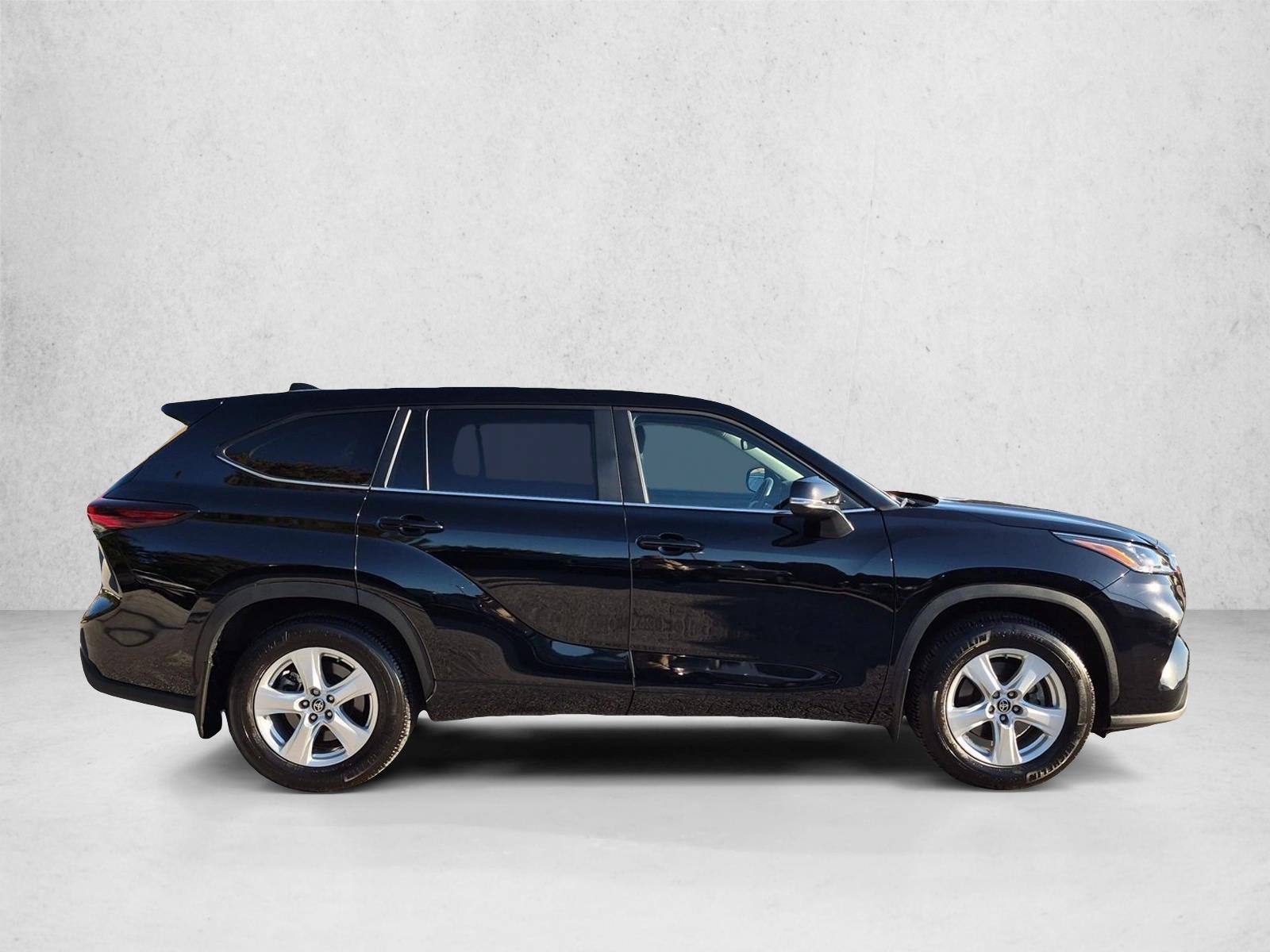 Used 2024 Toyota Highlander LE Sport Utility