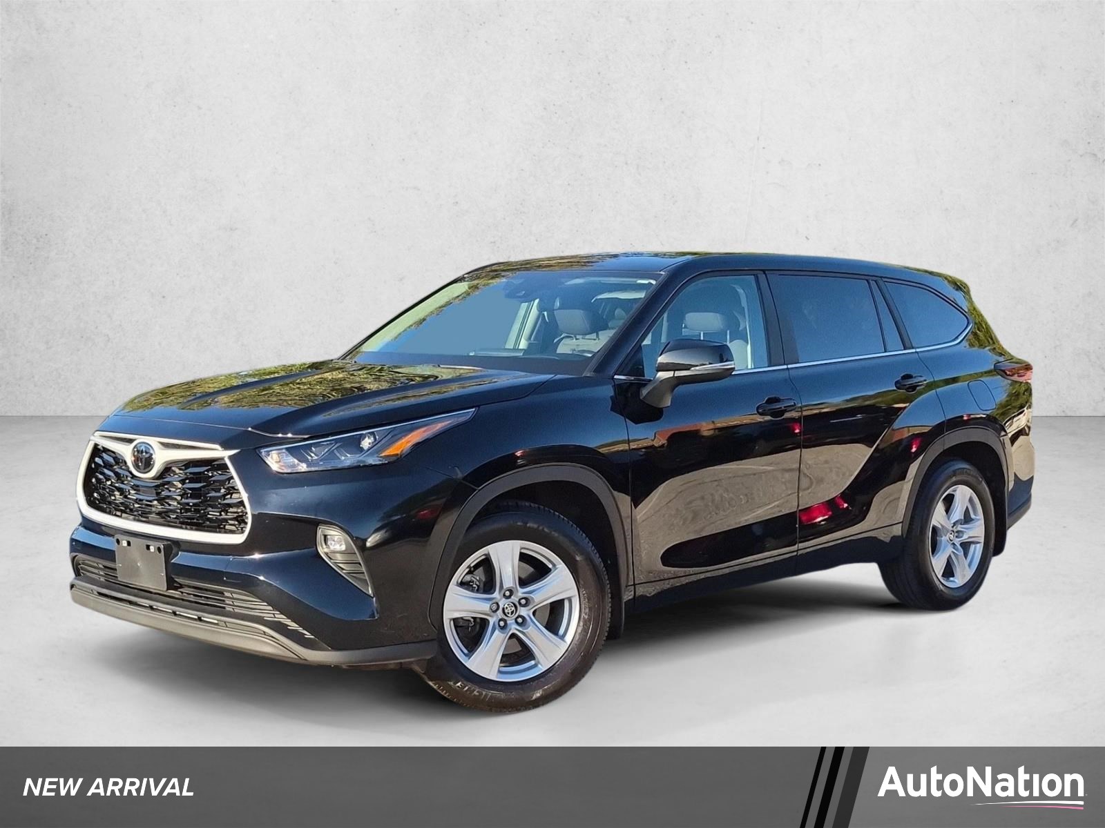 Used 2024 Toyota Highlander LE Sport Utility
