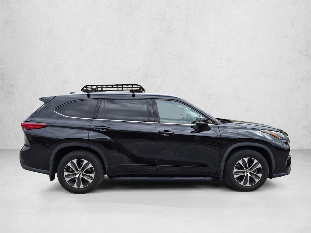 Used 2022 Toyota Highlander XLE Sport Utility