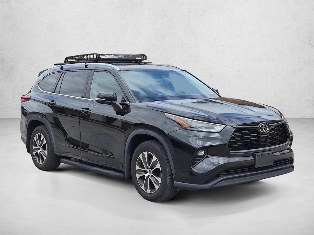 Used 2022 Toyota Highlander XLE Sport Utility
