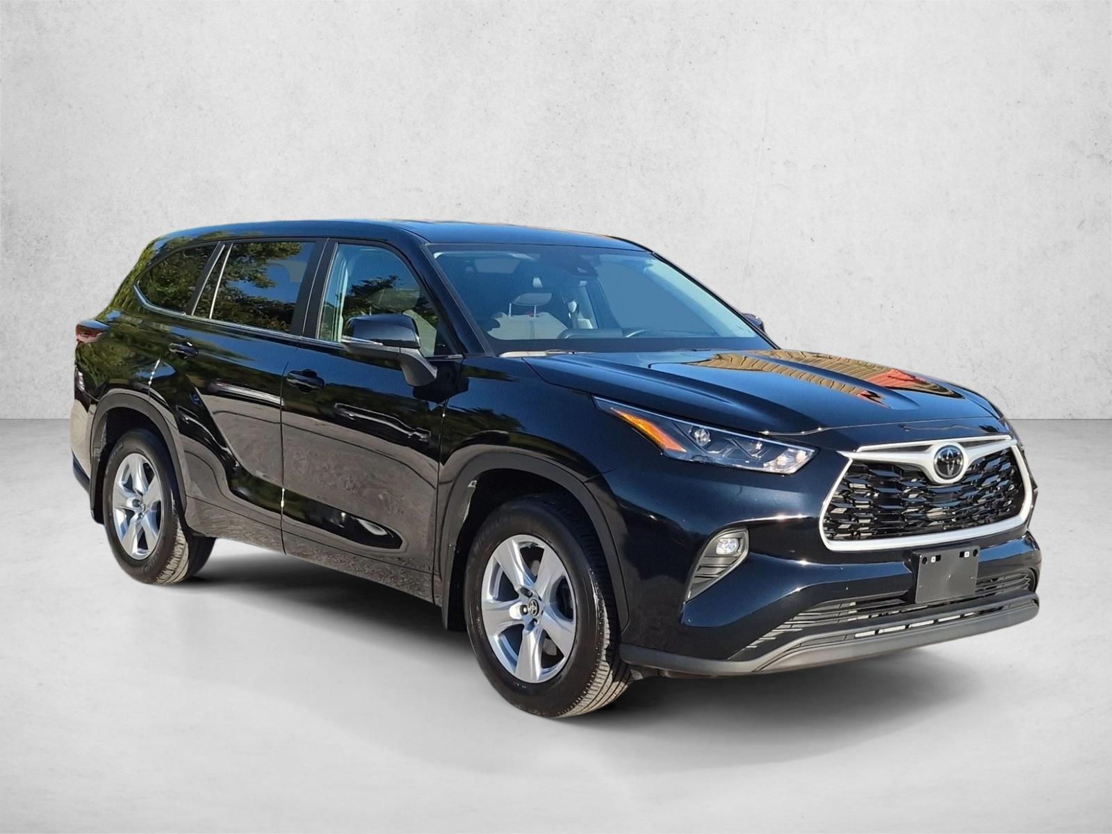 Used 2024 Toyota Highlander LE Sport Utility