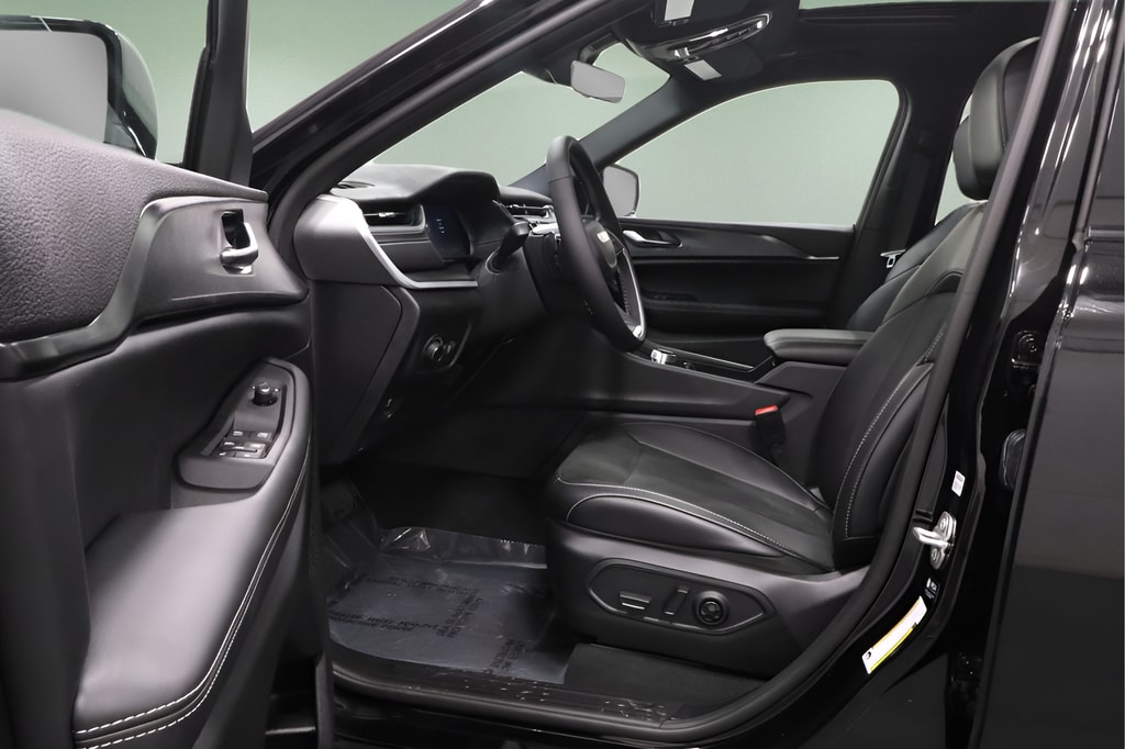 2025 Jeep Grand Cherokee L Altitude - Photo 13