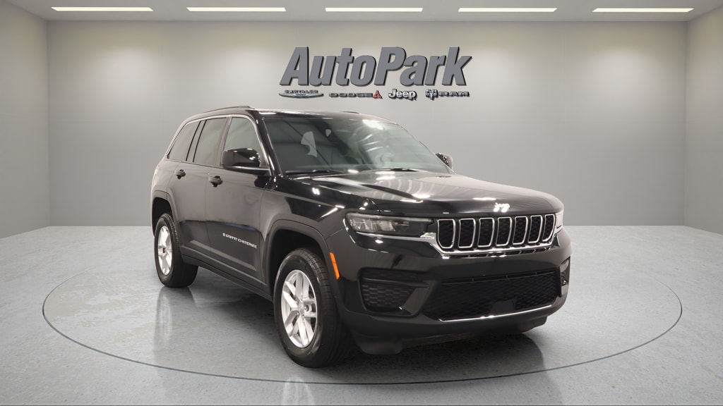 New 2026 Jeep Grand Cherokee Laredo Sport Utility