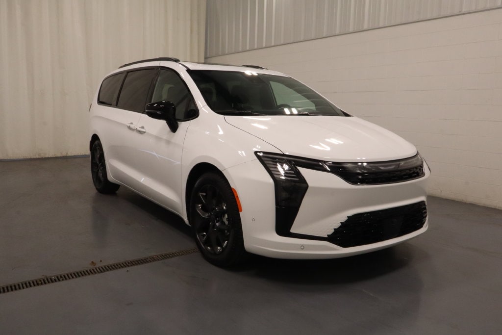 New 2027 Chrysler Pacifica Limited Passenger Van